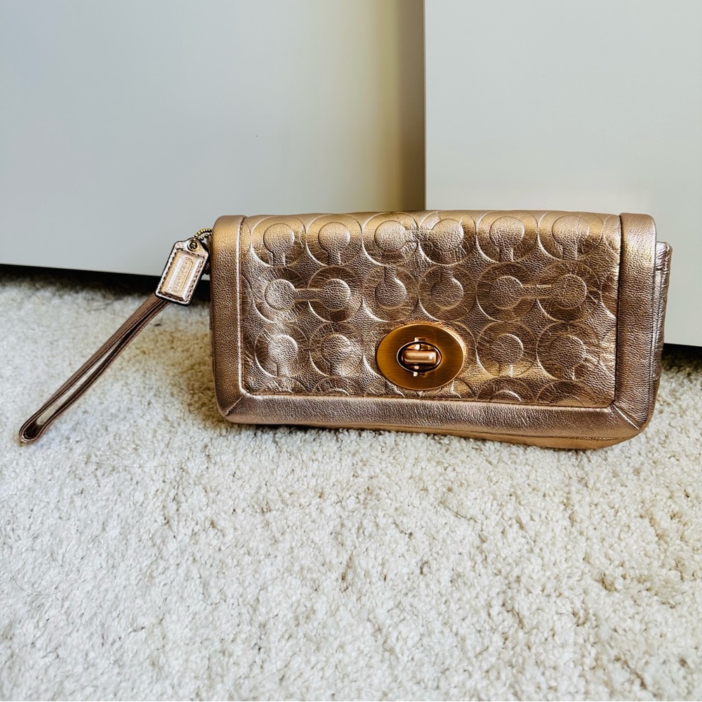 Coach clutch wristlet pouch rose gold